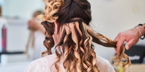 Detalle de mechas y recogido con ondas